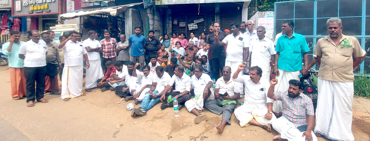 பொது மக்களுக்கு இடையூறாக உள்ள மதுக்கடையை அகற்ற கோரி போராட்டம்