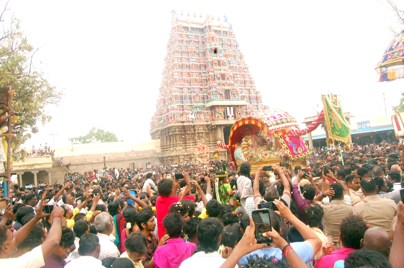 இன்றுடன் சித்திரைத் திருவிழா நிறைவு மலைக்கு திரும்பினார் கள்ளழகர்; உற்சாக வரவேற்பு