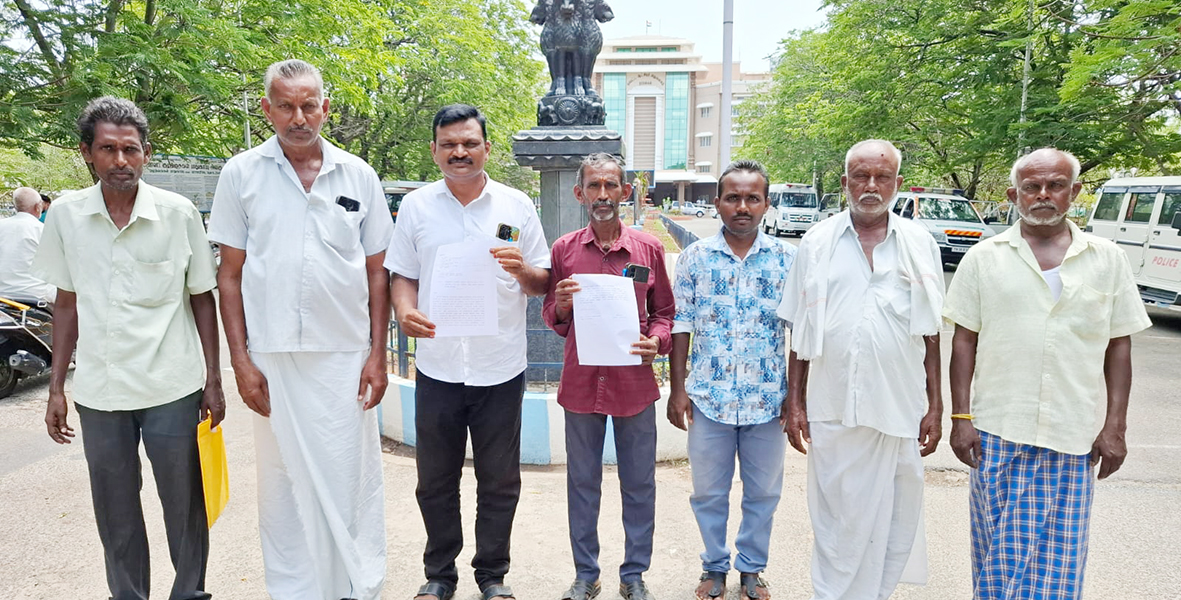 மாவட்ட கிளை நூலகத்திற்கு கழிவறை வசதி ஏற்படுத்திடுக