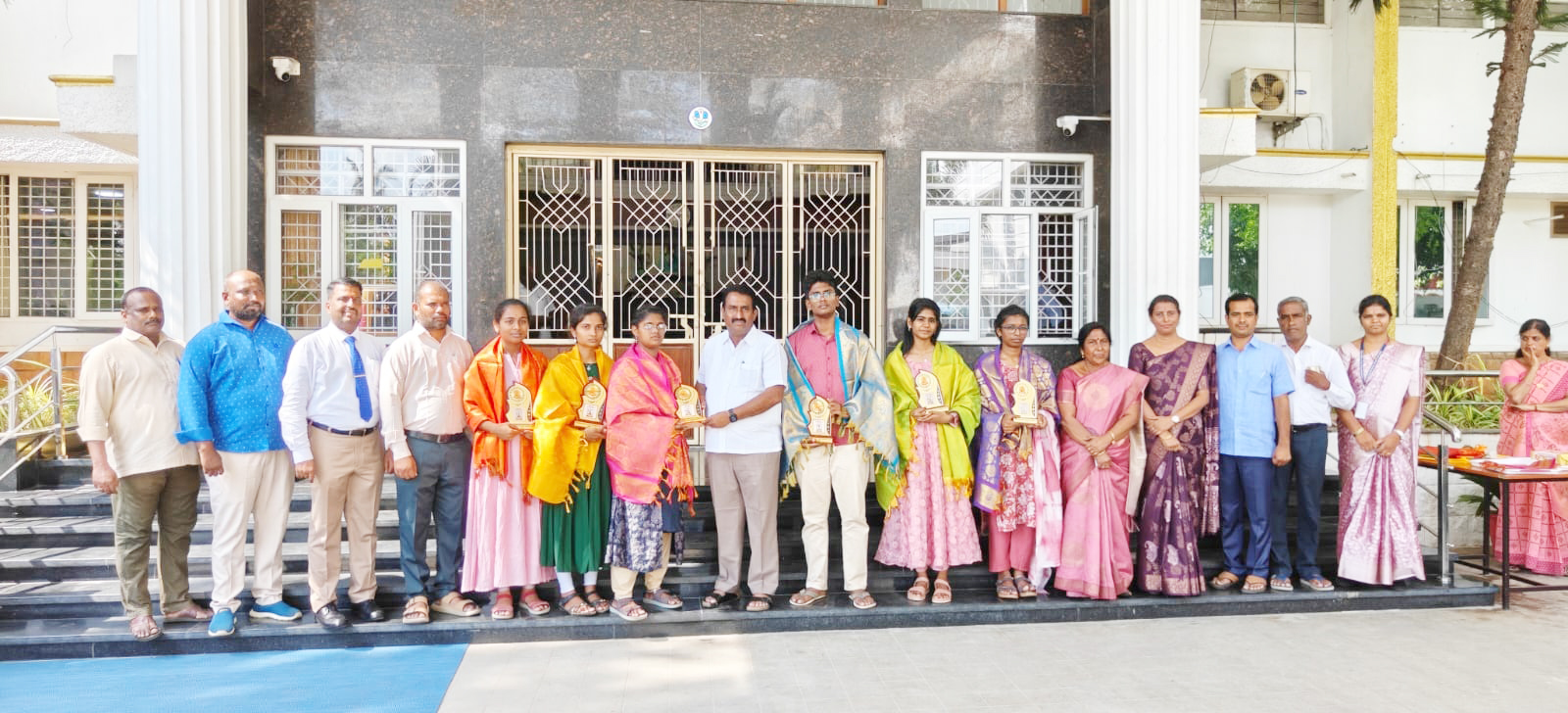 திருப்பத்தூர் வேளாங்கண்ணி பள்ளி மாணவி பிளஸ்-2 தேர்வில் முதலிடம் பெற்று சாதனை!