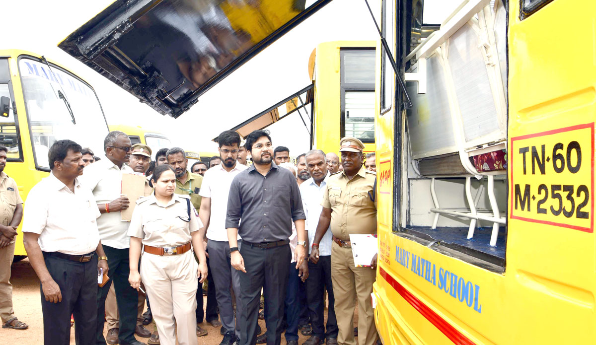 தேனியில் தனியார் பள்ளி வாகனங்கள் கூட்டாய்வு