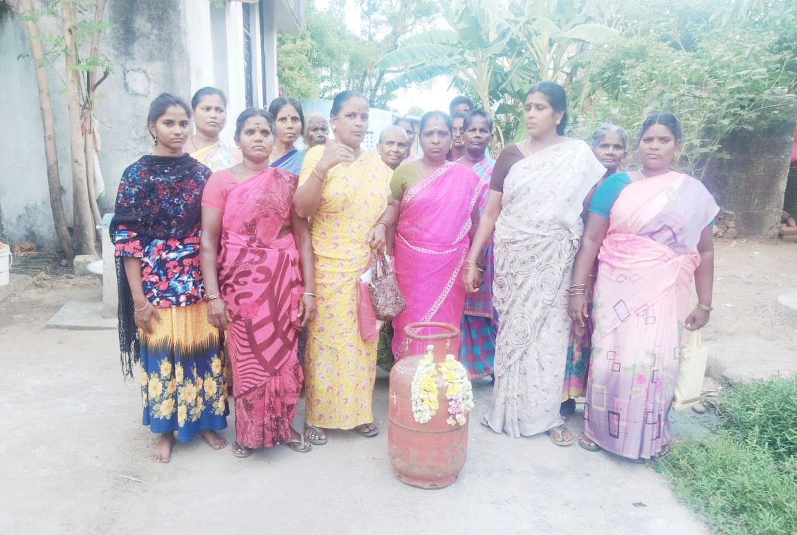சமையல் சிலிண்டர் விலை உயர்வு மற்றும் அத்தியாவசியப் பொருட்களின் விலைவாசி