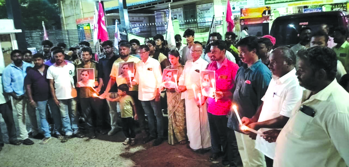 மாணவி கோபிகா தற்கொலை: நீட் தேர்வுக்கு எதிராக சேலத்தில் மார்க்சிஸ்ட் கட்சியினர் ஆர்ப்பாட்டம்