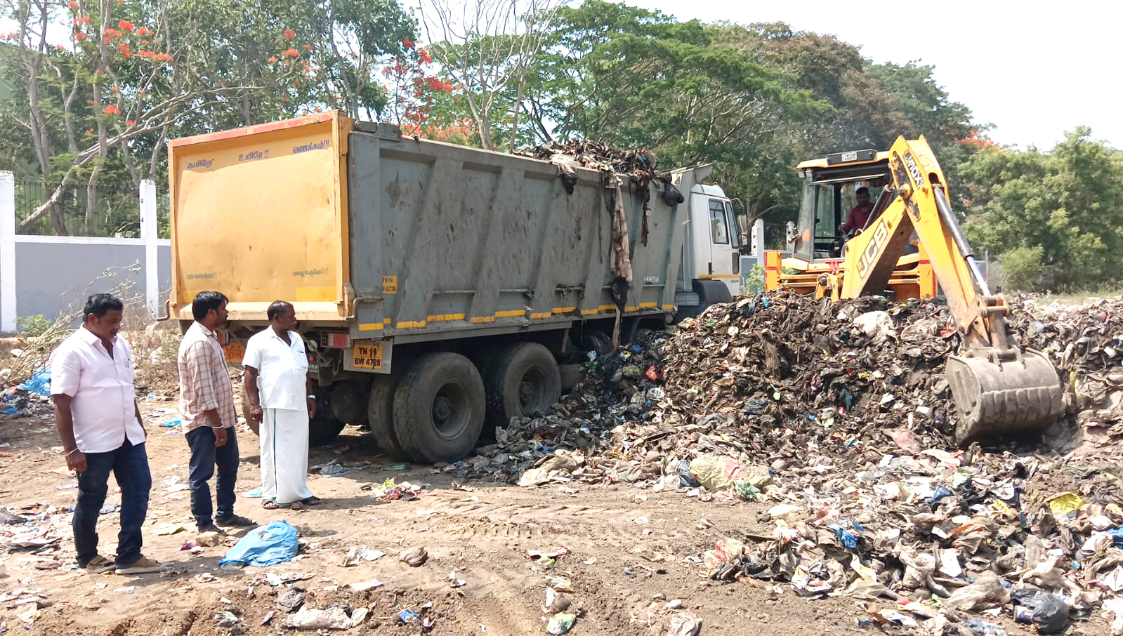 கிராம ஊராட்சிகளின் குப்பைகளை அரசு கிடங்கிற்கு அனுப்பும் பணி துவக்கம்