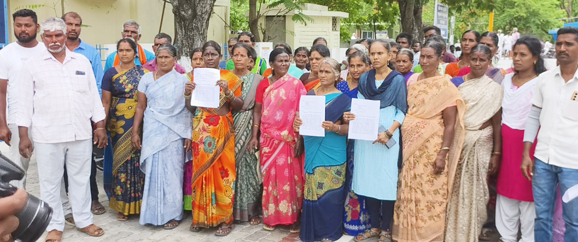 கிராம புறம்போக்கு நில ஆக்கிரமிப்பை மீட்கக் கோரி மனு