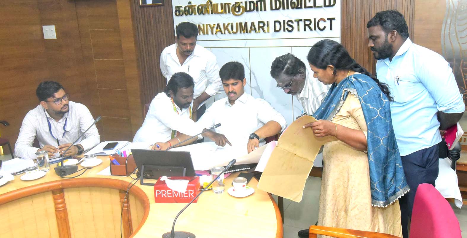 ரயில்வே மேம்பாலப் பணிகளை விரைந்து முடித்து பயன்பாட்டிற்கு கொண்டு வருக! ஆய்வுக்கூட்டத்தில் குமரி ஆட்சியர் அறிவுறுத்தல்