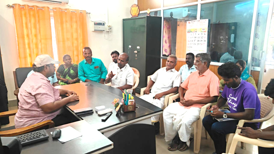 விவசாயிகள் சங்க போராட்டம் ஒத்திவைப்பு: சாலைகளைச் சீரமைக்க அதிகாரிகள் உறுதி