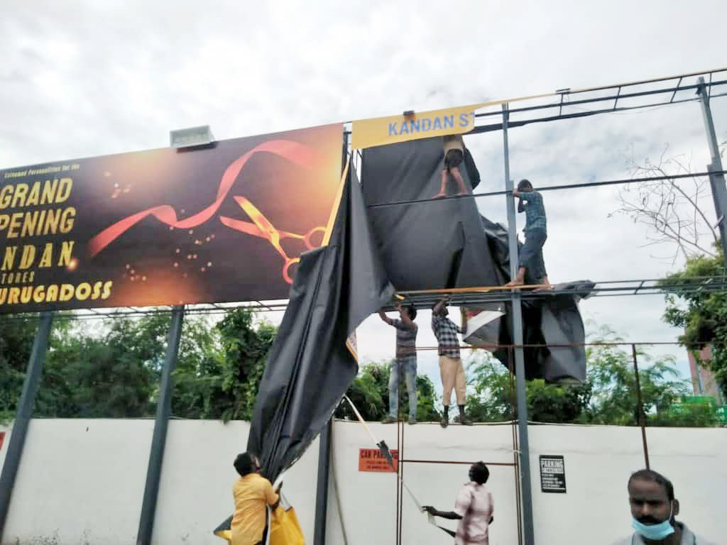 ஆபத்தான விளம்பரப் பலகைகளை அகற்ற மாநகராட்சி நடவடிக்கை