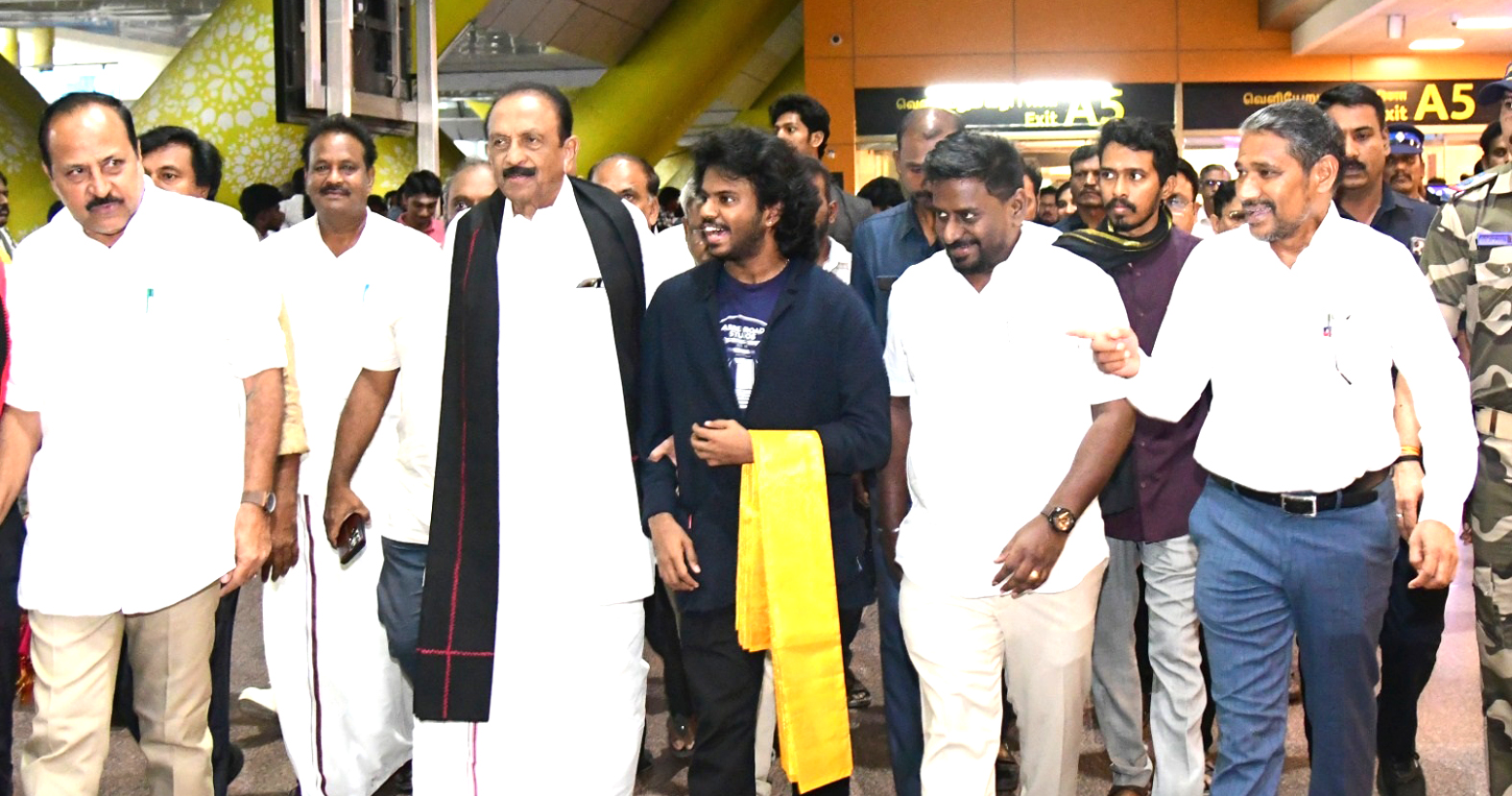 சிம்பொனி சாதனையுடன் திரும்பிய லிடியன் நாதஸ்வரம்! - அமைச்சர்கள் வரவேற்பு