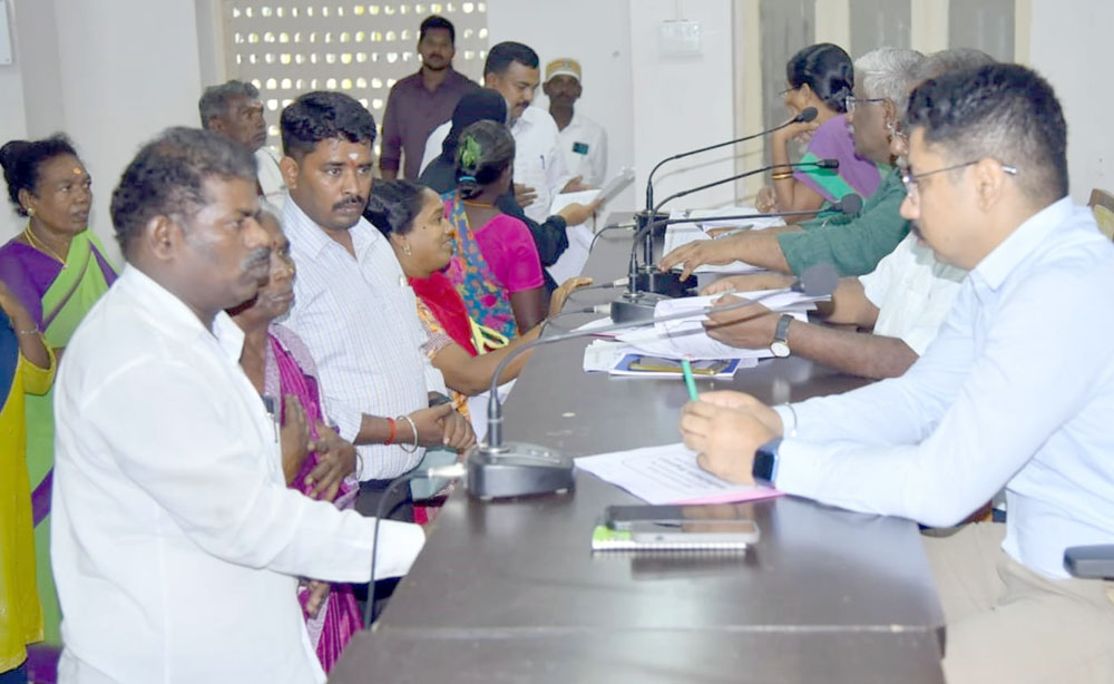 இராமநாதபுரம் மாவட்ட ஆட்சியர் அலுவலக கூட்டரங்கில்