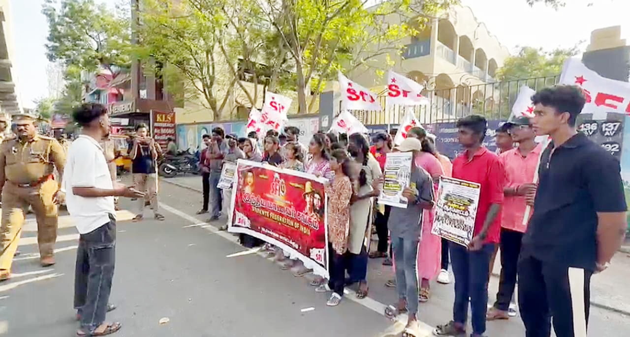 பள்ளி மற்றும் கல்லூரி மாணவர்களிடையே சாதிய மோதல்களை தவிர்த்திட