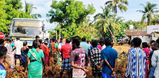 அடிப்படை வசதிகளுக்காகப் பொய்குணம் கிராம மக்கள் மறியல்