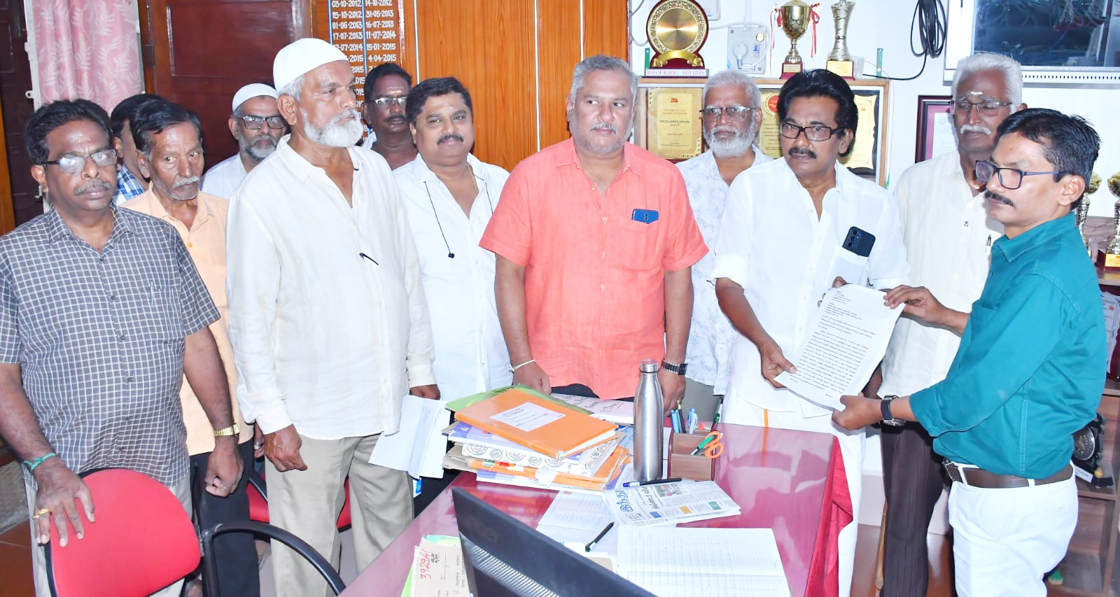 முன்கூட்டியே வாடகை கேட்பதைக் கண்டித்து முதலமைச்சருக்கு வணிகர்கள் இ-போஸ்ட் போராட்டம்!