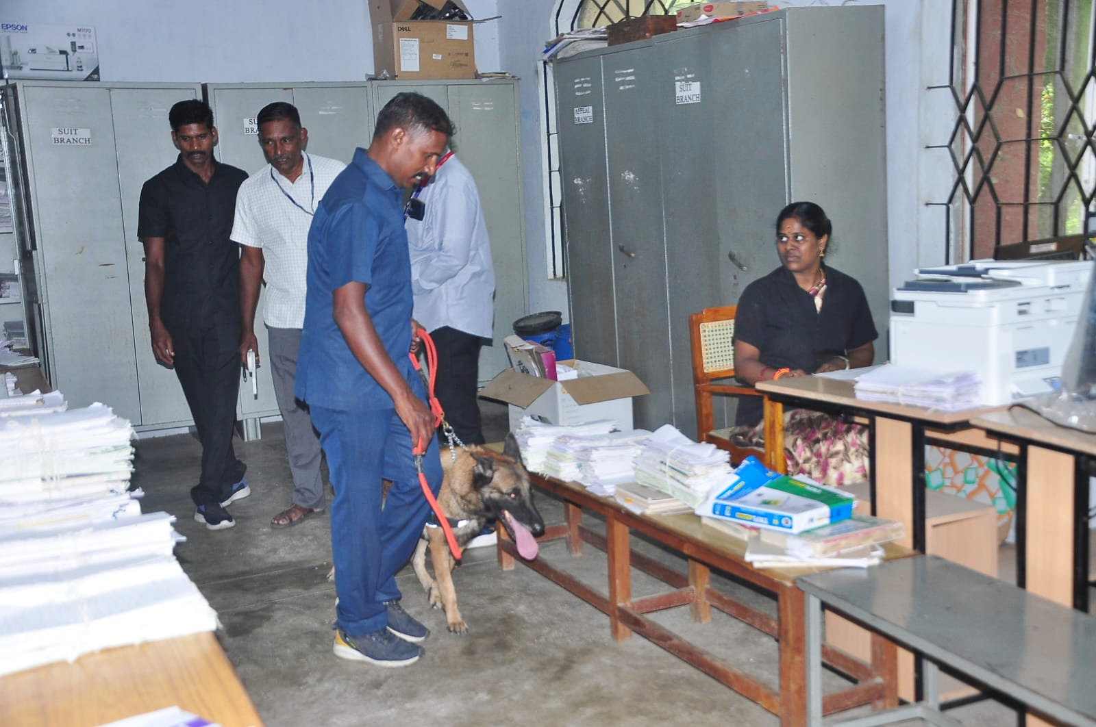 வேலூர் நீதிமன்றத்துக்கு தொடர் வெடிகுண்டு மிரட்டல்