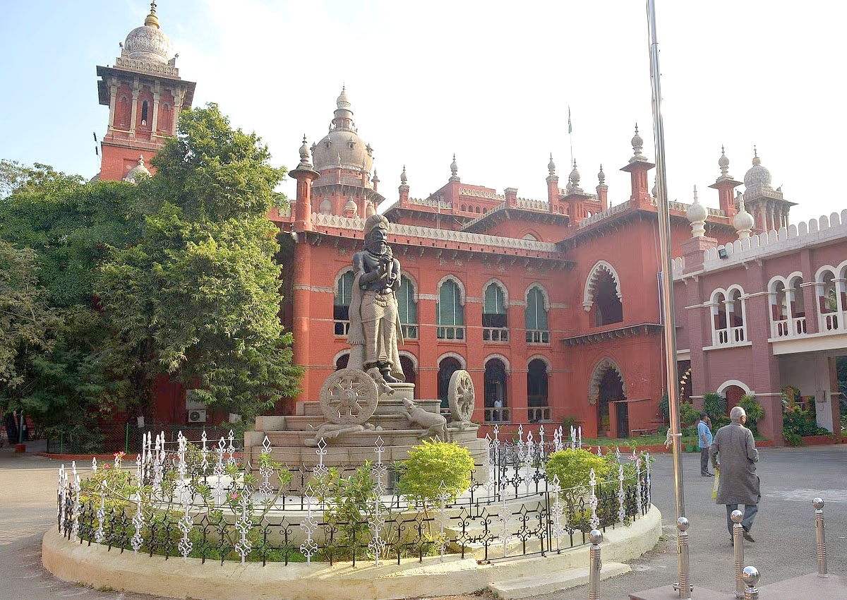 கல்விக் கட்டணத்தை அறிவிப்பு பலகையில் வெளியிட வேண்டும்