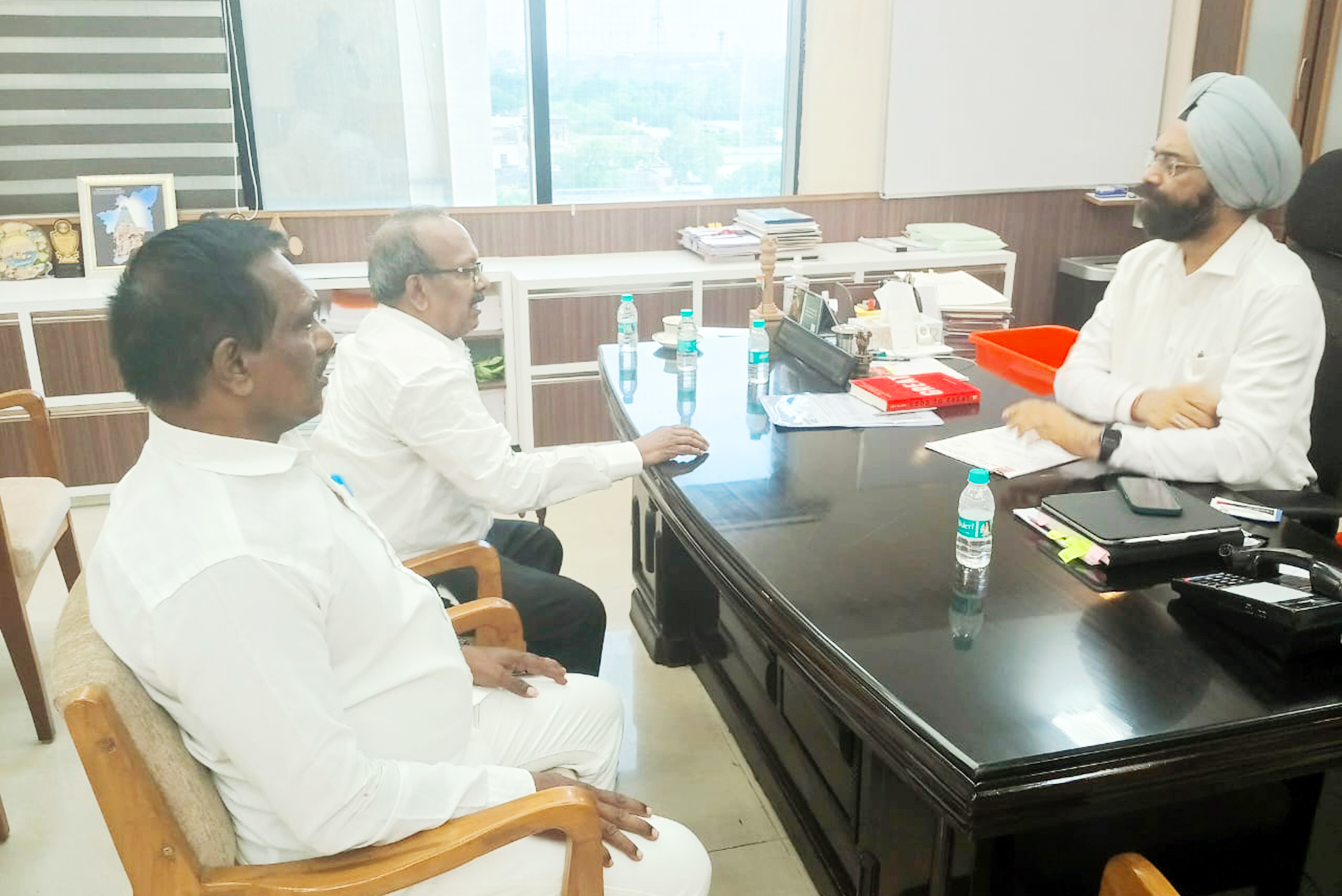 குடிநீர் வாரியத்தில் 20 ஆண்டுகளாக பணிபுரியும் தொழிலாளர்களை நிரந்தரம் செய்க! செயலாளர் ககன்தீப் சிங் பேடியிடம் சிஐடியு வலியுறுத்தல்