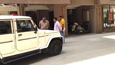 நீட் மறுதேர்வுக்கு தயாராகி வந்த குஜராத் மாணவர் தற்கொலை