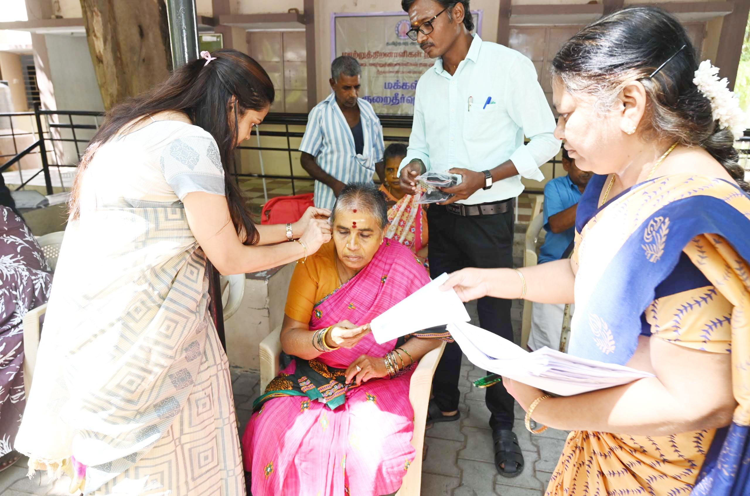 மாற்றுத்திறனாளிகளுக்கு உதவி உபகரணங்கள் வழங்கல்