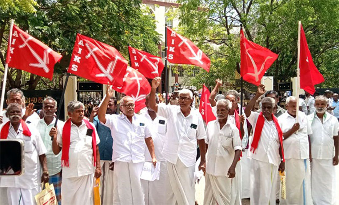 300 ஏக்கர் விவசாய நிலங்களை அரசு நிலமாக மாற்றியதை ரத்து செய்க!