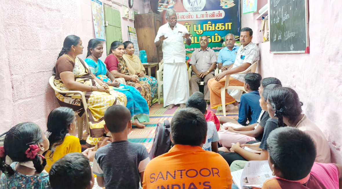 டார்வின் டியூசன் மைய மாணவர்களுக்கு பரிசளிப்பு