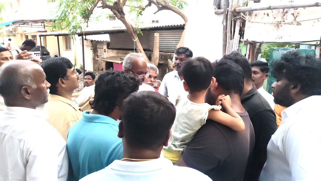 ஏமன் நாட்டில் பலியான தூத்துக்குடி கப்பல் மாலுமியின் குடும்பத்தினருக்கு சிஐடியு நிர்வாகிகள் நேரில் ஆறுதல்