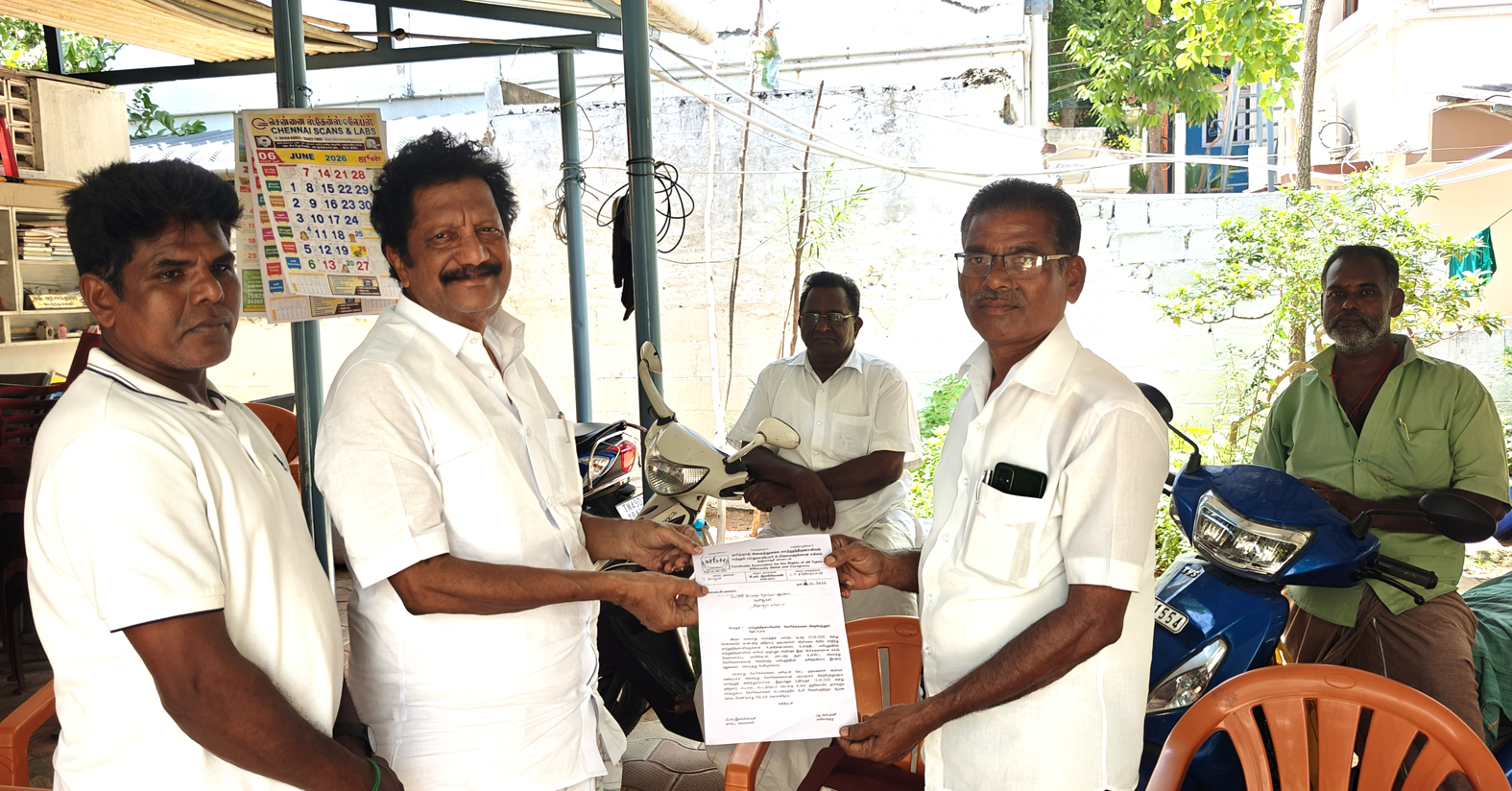 மாற்றுத் திறனாளிகள் சங்கத்தினர் சட்டமன்ற உறுப்பினர்களிடம் மனு