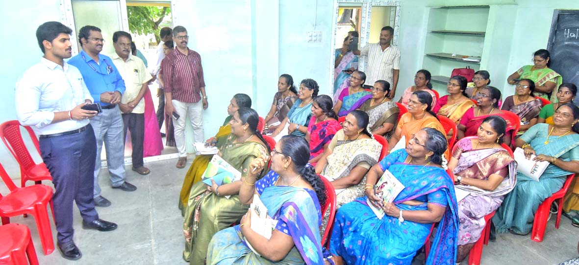 அரசுப் பள்ளிகளில் மாணவர் சேர்க்கையை அதிகப்படுத்த மாவட்ட ஆட்சியர் அறிவுறுத்தல்