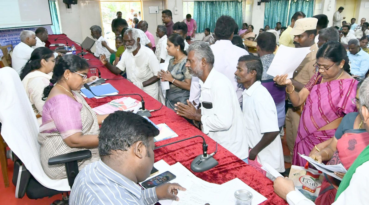 சிவகங்கை குறைதீர் கூட்டத்தில் 329 மனுக்கள் பெறப்பட்டன