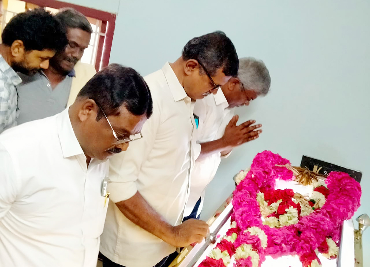 நீட் சூதாட்டம் - முதலமைச்சர் வீதியில் இறங்கி போராட வேண்டும் கல்வியாளர் பிரின்ஸ் கஜேந்திரபாபு கோரிக்கை