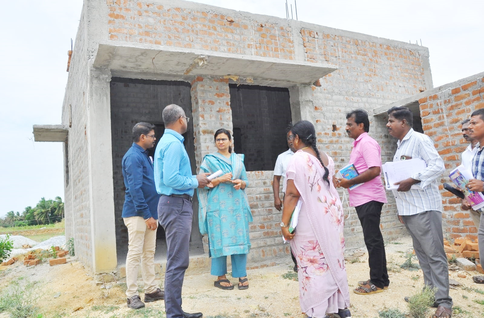 நிலுவை பணிகளை முடிக்காத ஒப்பந்ததாரர்களை ‘கருப்பு பட்டியலில்’ சேர்க்க வேண்டும் ராணிப்பேட்டை ஆட்சியர் அதிரடி நடவடிக்கை