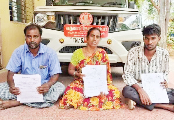சான்றிதழ் தராததால் ராணுவப் பணி கைநழுவும் அவலம்: குடும்பத்துடன் தர்ணா போராட்டம்
