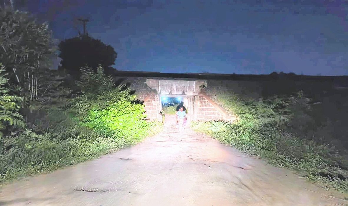 ஊத்துக்குளி அருகே ஓர் அத்திப்பட்டி! அரசின் கடைக்கண் பார்வை கிடைப்பது எப்போது?