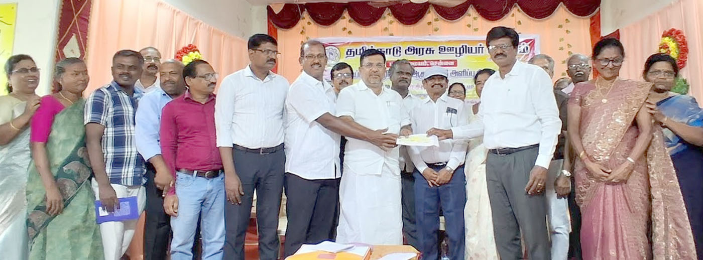 போராடும் நொய்டா தொழிலாளர்களுக்கு ரூ.5.80 லட்சம் நிதியுதவி! தமிழ்நாடு அரசு ஊழியர் சங்கம் வழங்கியது