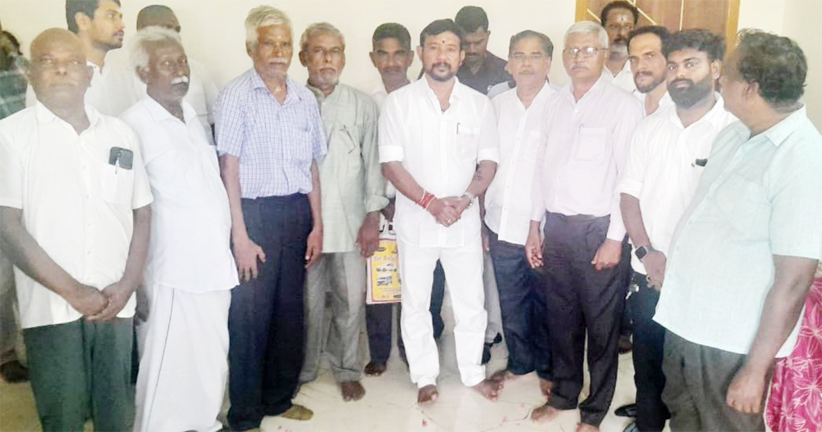 வீட்டு வசதி வாரியப் பிரச்சனை: அமைச்சரிடம் ஒதுக்கீட்டாளர்கள் மனு