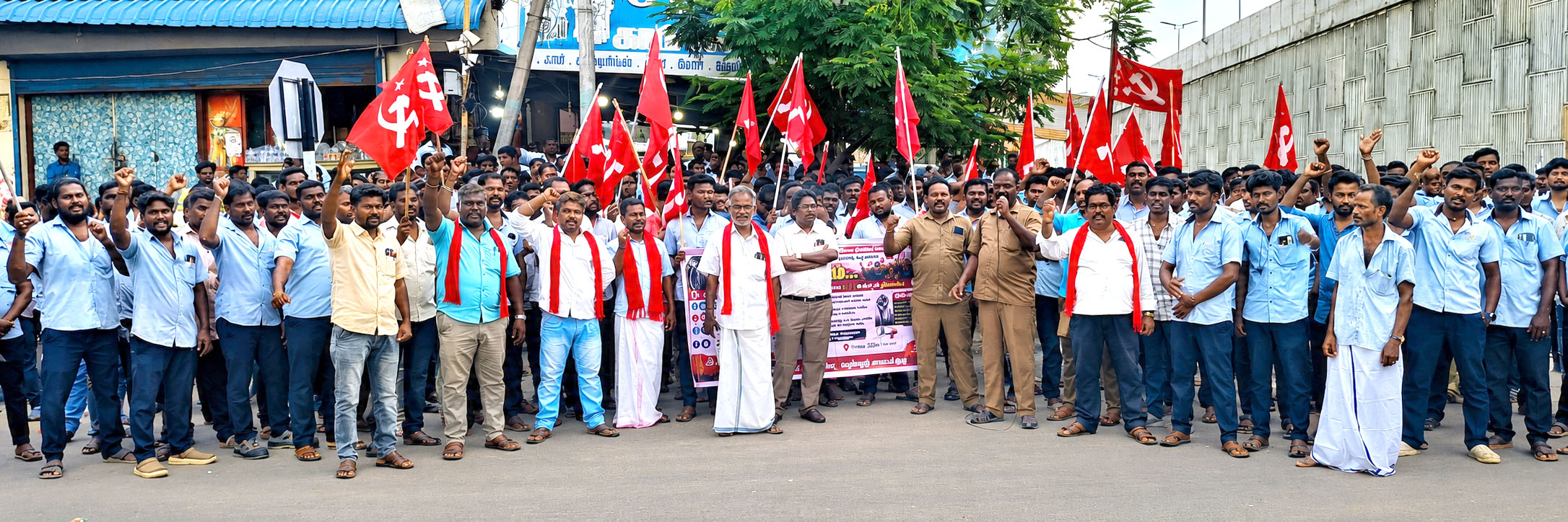 36 மாதங்களாக ஊதிய உயர்வு முடக்கம் பெரம்பலூரில் 10 நாட்களாக நீடிக்கும் எம்ஆர்எப் தொழிலாளர்கள் வேலைநிறுத்தம்
