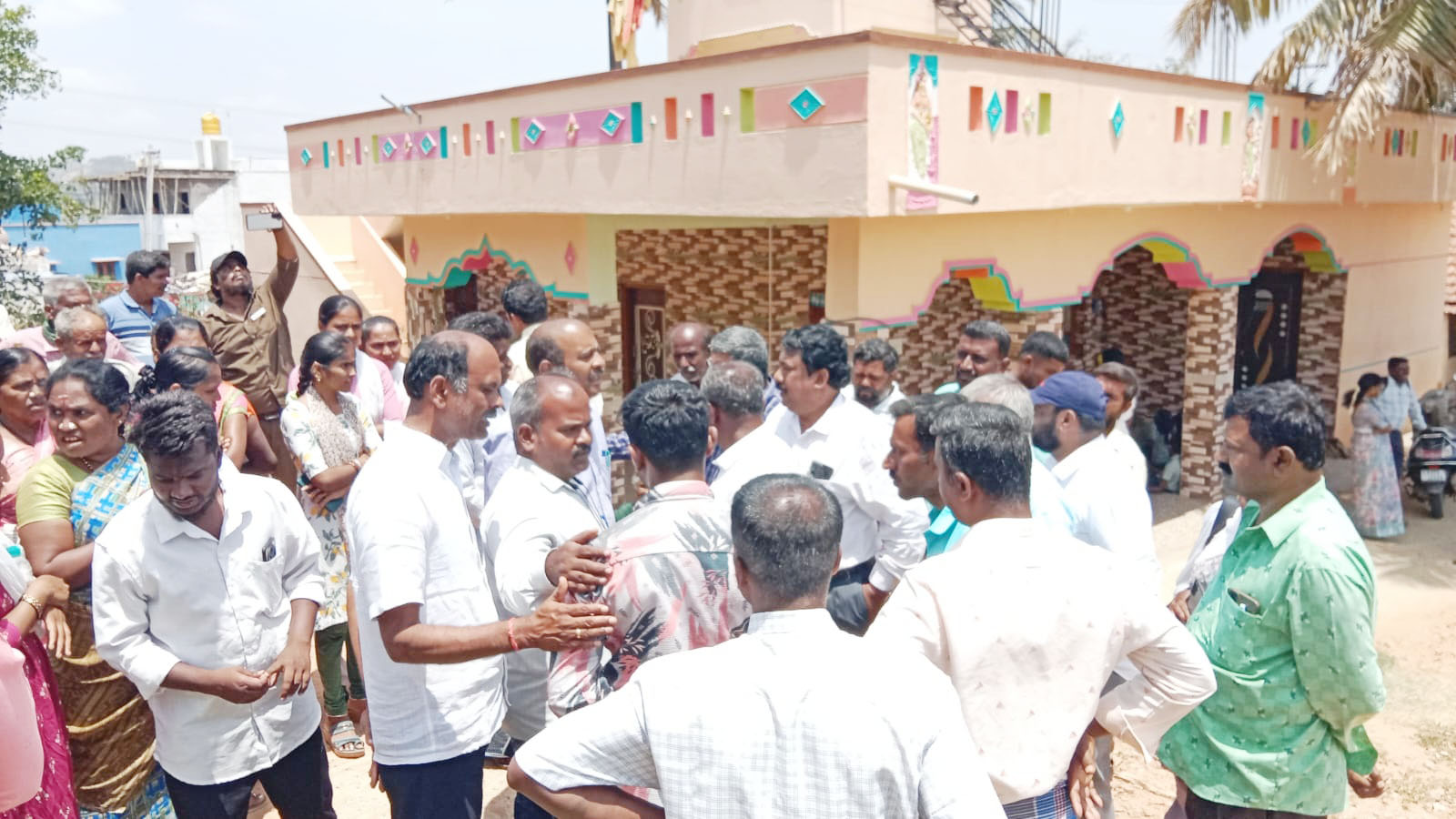 அமோனியா விபத்து: நிறுவனத்தின் பிரதான கதவுக்கு சீல் வைப்பதில் இழுபறி