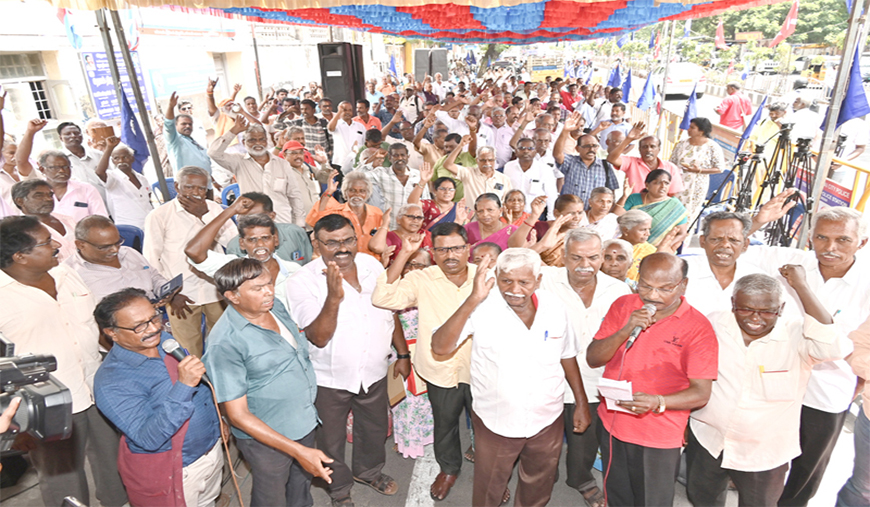ரூ. 3,637 கோடி அகவிலைப்படி நிலுவையை கேட்டு போக்குவரத்து ஓய்வூதியர்கள் போராட்டம்