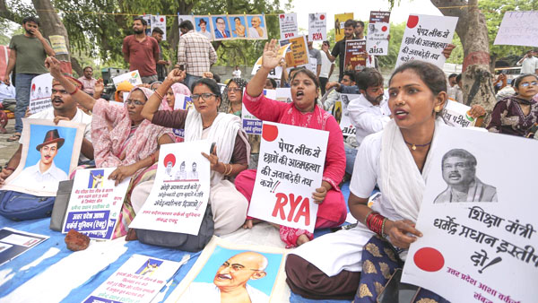 உ.பி.,யில் தீவிரமடையும் மாணவர்கள் போராட்டம் : லக்னோவில் பதற்றமான சூழல்