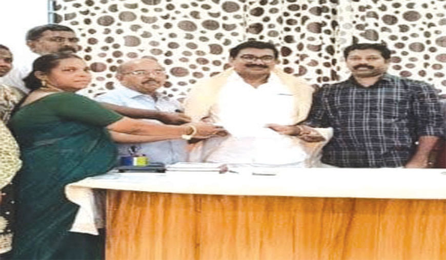 பேரூராட்சி கணினி இயக்குநர்கள் ஆர்.செல்லசுவாமி எம்எல்ஏவிடம் மனு