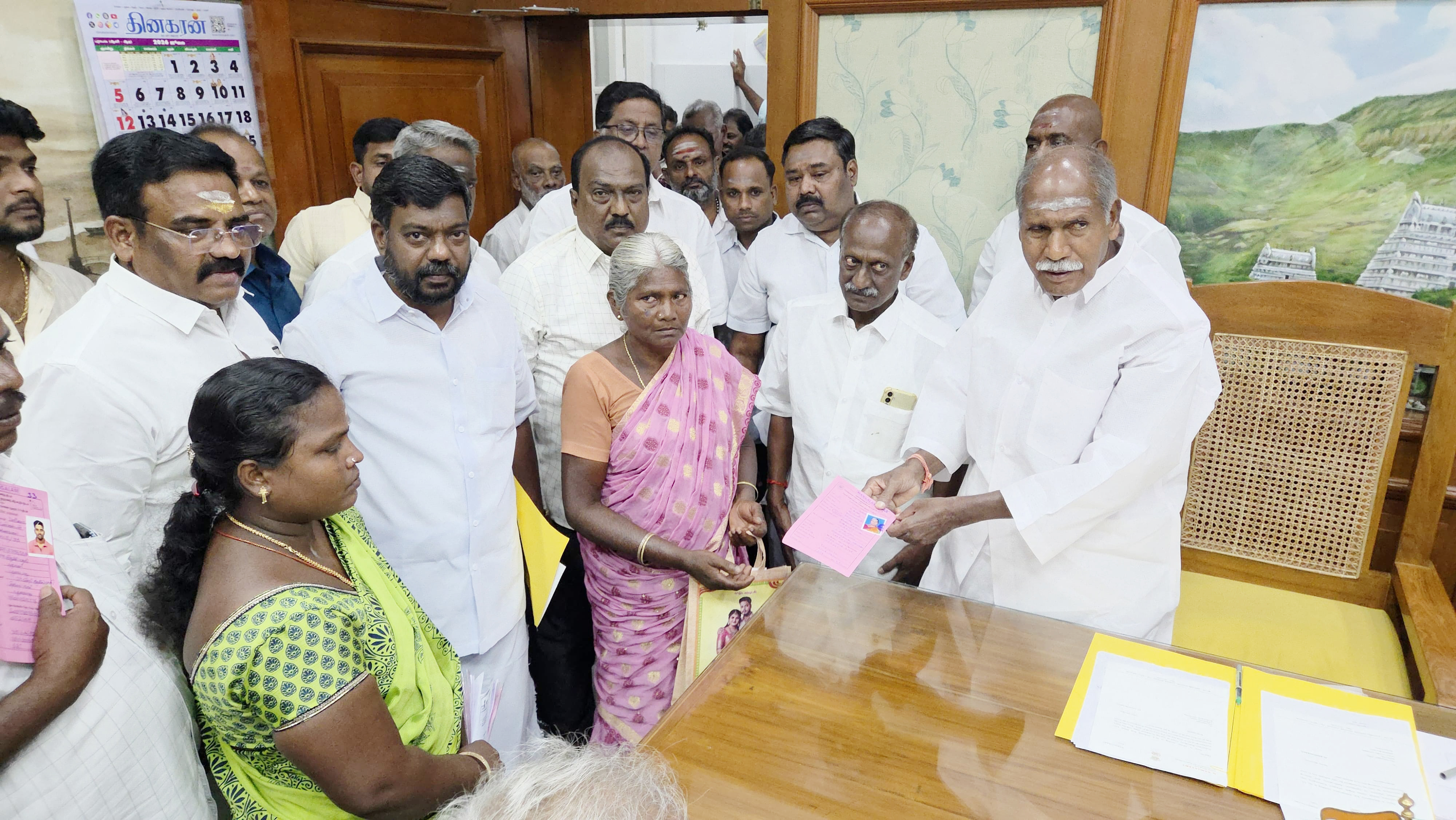 மங்கலம் தொகுதி பயனாளிகளுக்கு வீட்டு கட்டுமான நிதியுதவி முதலமைச்சர் ரங்கசாமி வழங்கினார்