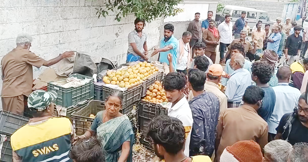 திருப்பூர் உழவர் சந்தை முதல் பேருந்து நிலையம் வரை சாலையோரக் கடைகள் அகற்றம்: சிஐடியு எதிர்ப்பு
