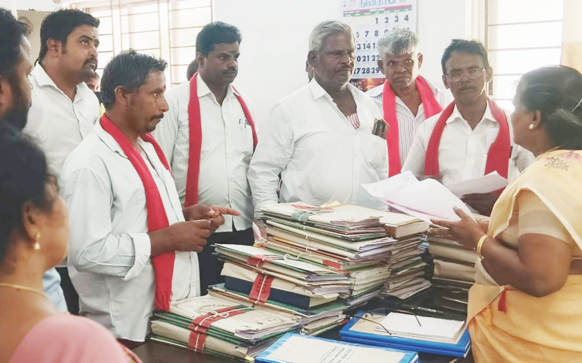 கலசப்பாக்கத்தில் விவசாய தொழிலாளர்கள் ஆர்ப்பாட்டம்
