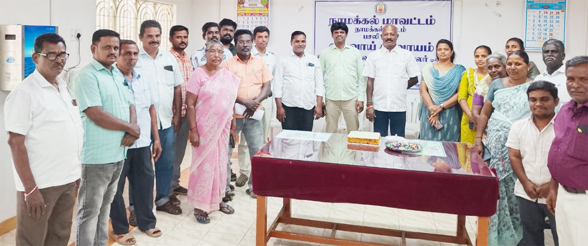தமிழ்நாடு வருவாய்த்துறை அலுவலர் சங்கம் சார்பில், நாமக்கல் மாவட்டத்தில் ஆட்சியர் அலுவலகம் உட்பட அனைத்து வரு