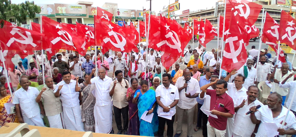 ரூ. 100 கோடி மதிப்பிலான கோவில் நிலம் மோசடியாக பத்திரப் பதிவு குற்றத்தில் தொடர்புடைய அனைவரையும் கைது செய்க! பழனியில் மார்க்சிஸ்ட் கம்யூனிஸ்ட் கட்சி ஆர்ப்பாட்டம்