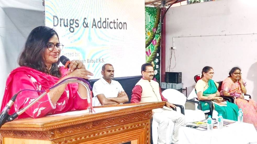 வாலாஜா மகளிர் கல்லூரியில் போதைப்பொருள் விழிப்புணர்வு