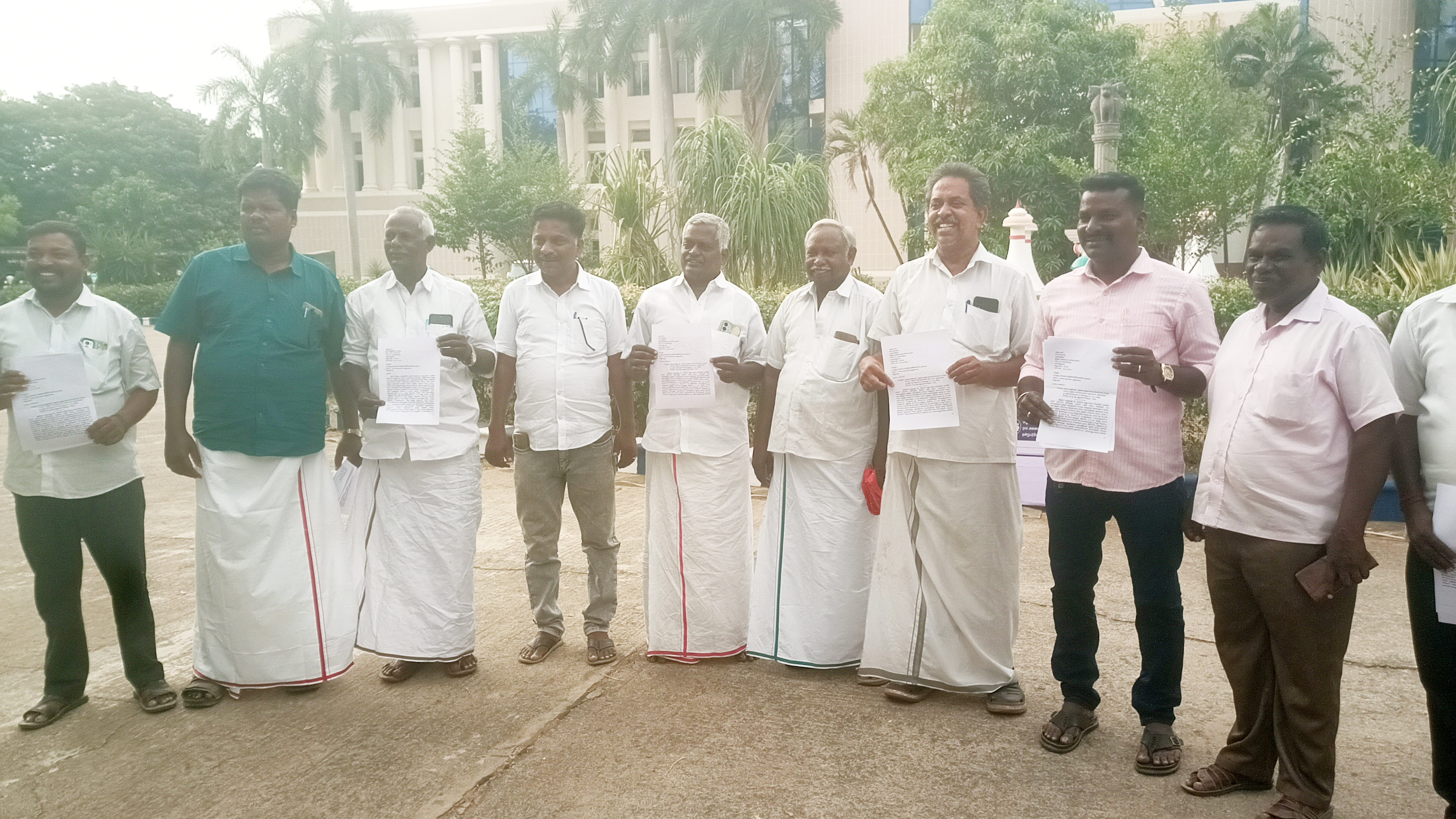 அராஜகமாக நடந்து கொண்ட காவல்துறையினர் மீது நடவடிக்கை எடுத்திடுக