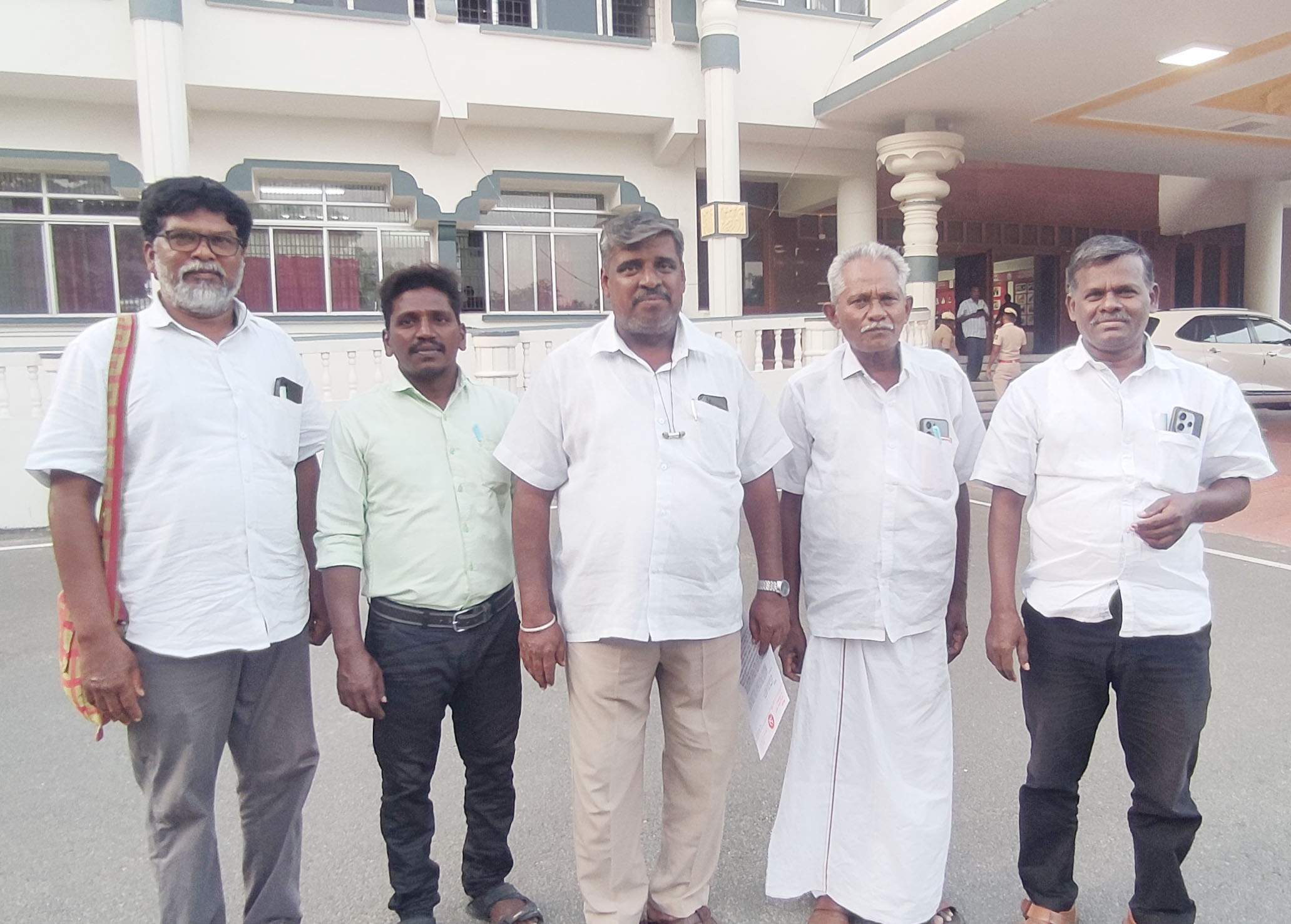 இரு பேருந்து நிலையங்கள் செயல்பட வேண்டும் ஆட்சியரிடம் சிபிஎம் மனு