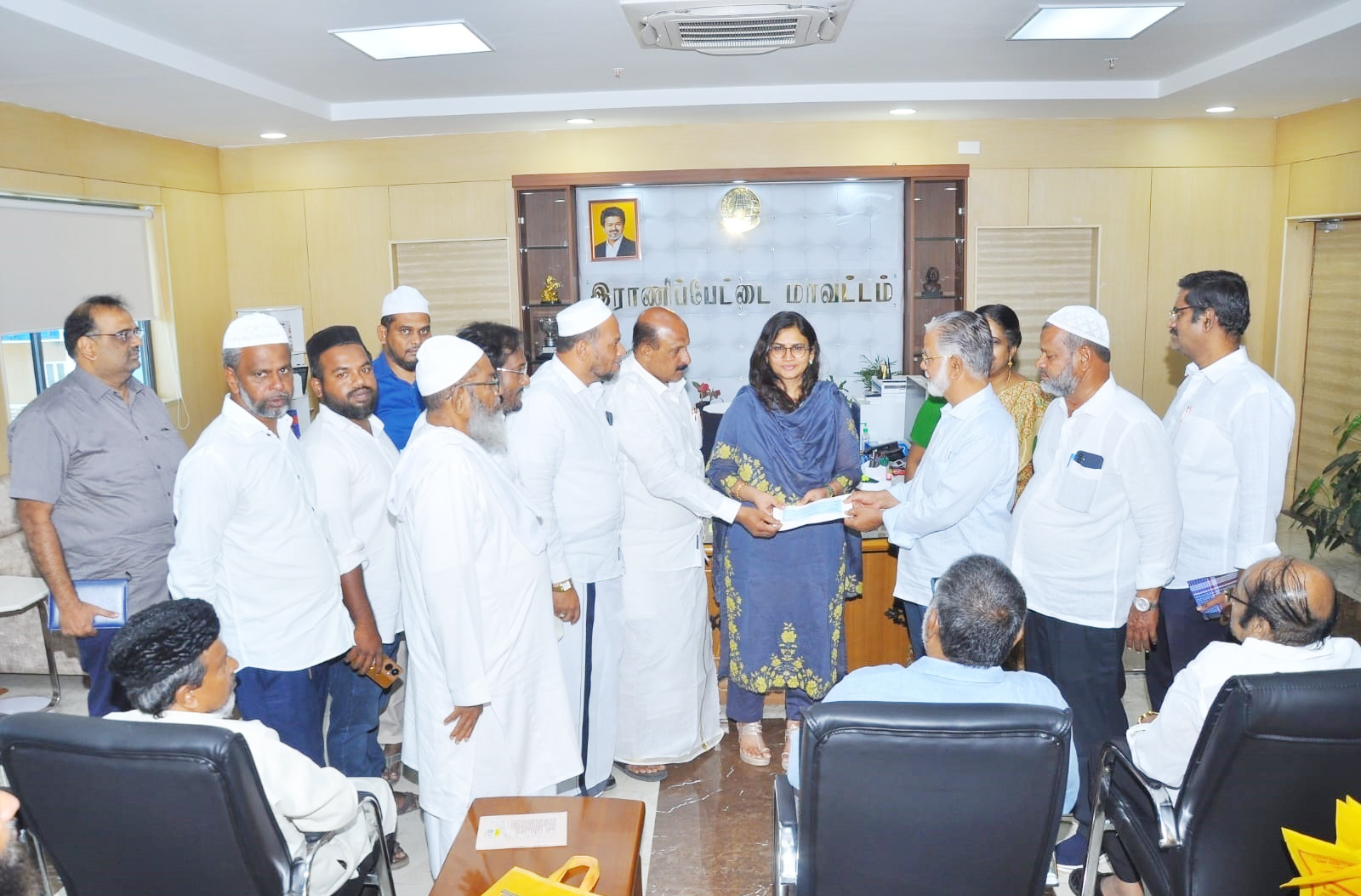 ராணிப்பேட்டை: ஏழை முஸ்லிம் மகளிர் வாழ்வாதாரத்திற்கு நன்கொடை