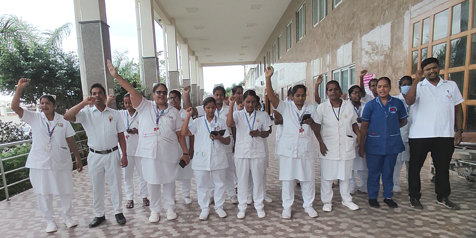 அரியலூரில் செவிலியர்கள் ஆர்ப்பாட்டம்