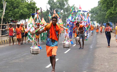 கன்வார் யாத்திரைக்காக பள்ளிகளுக்கு விடுமுறை அறிவித்த உ.பி., பாஜக அரசு